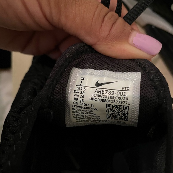 Nike air shoes like new no scratches at all only used twice - Picture 3 of 3